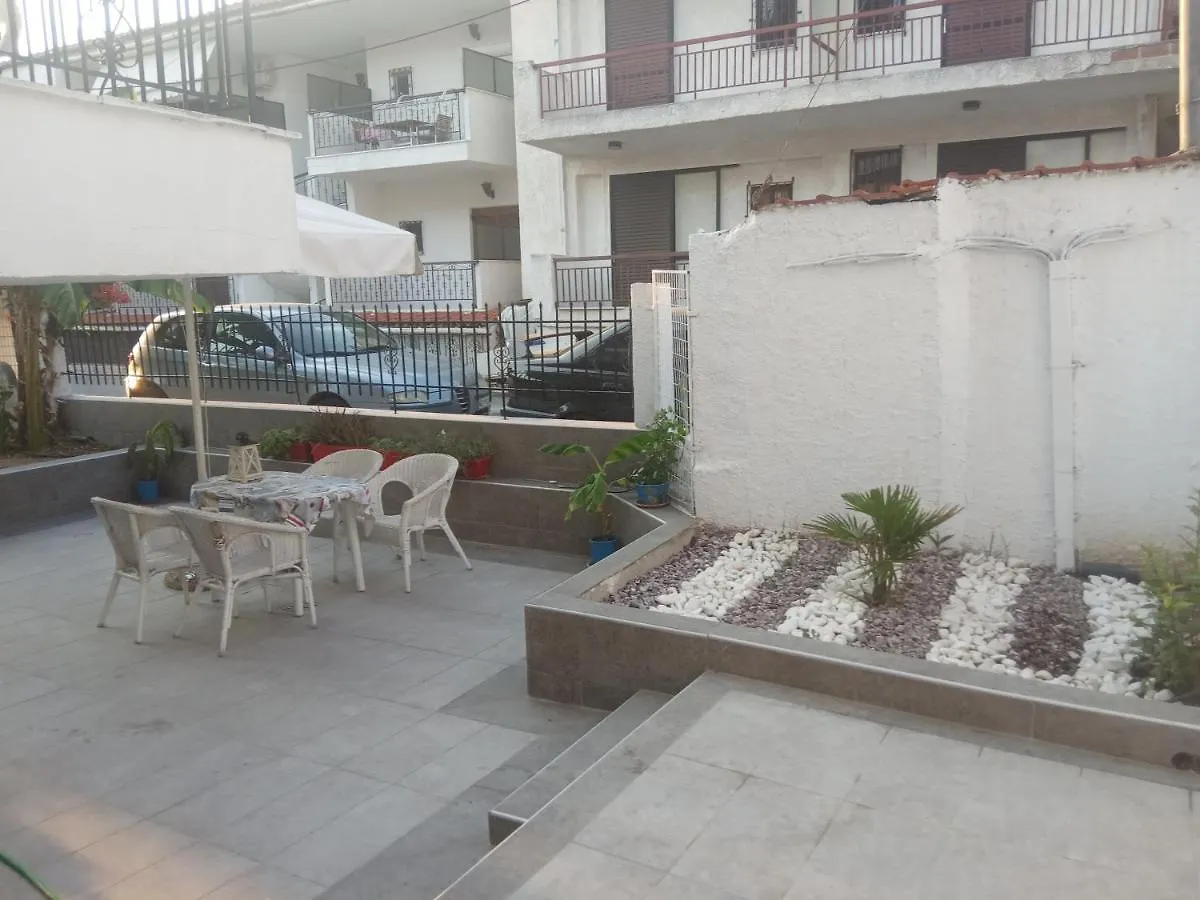 Vangeli'S Garden House Aparthotel Nea Poteidaia Greece