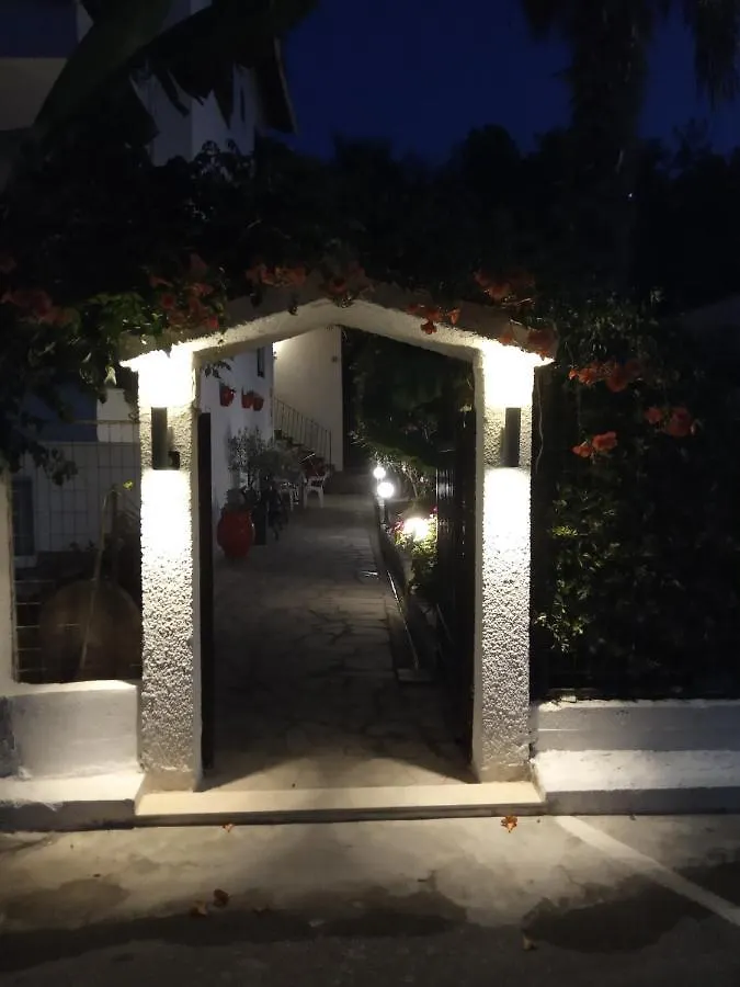 Vangeli'S Garden House Aparthotel Nea Poteidaia Greece