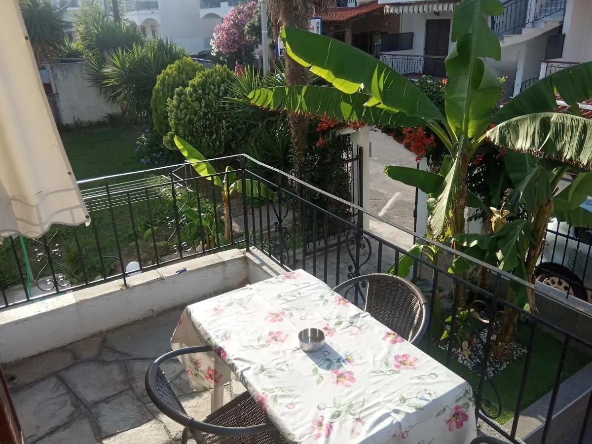 Vangeli'S Garden House Aparthotel Nea Poteidaia