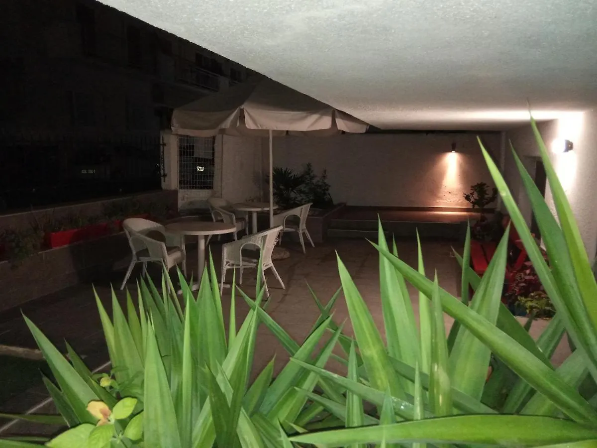 Vangeli'S Garden House Aparthotel Nea Poteidaia Greece